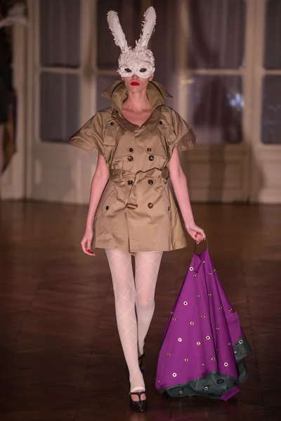 Look 4